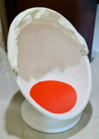 White baby rolling seat with cover