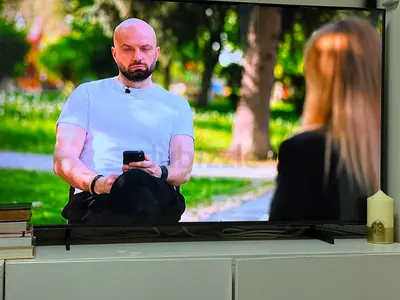 Samsung 55” Crystal UHD 4K Smart TV (DU7000 Series) for sale.  Model: UA55DU7000UXZN Condition: Very