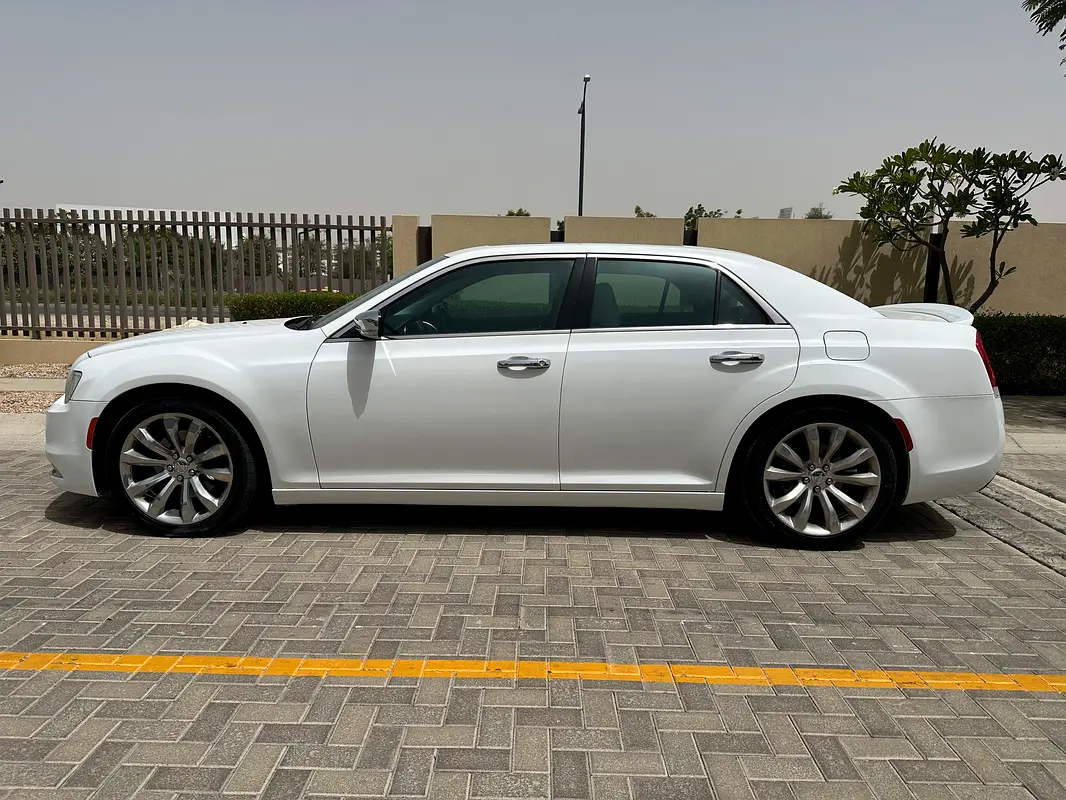 Chrysler 300C 2015 — photo 1 of 15