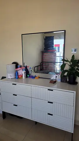 White 6-Drawer Dresser / Sideboard with Mirror