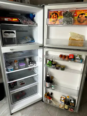 Two-door Refrigerator / Freezer - great Working Condition