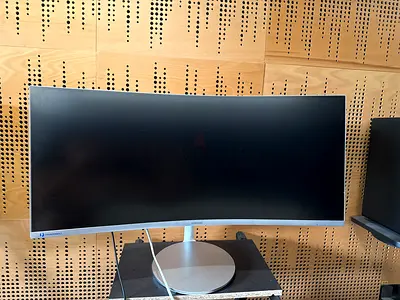 34-inch Samsung Ultra-Wide Curved Monitor - Good Condition
