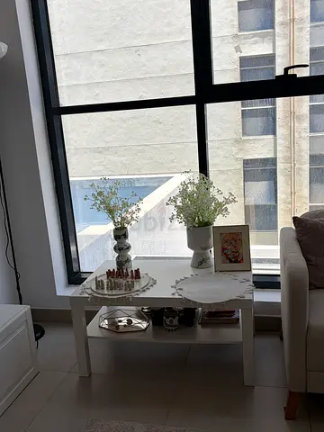 White modern table console with open shelves - good condition