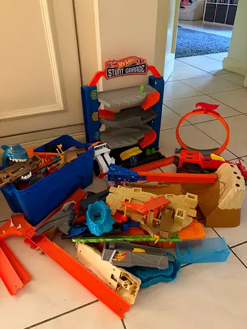 Hot Wheels Stunt Garage and Mixed Track Set Collection