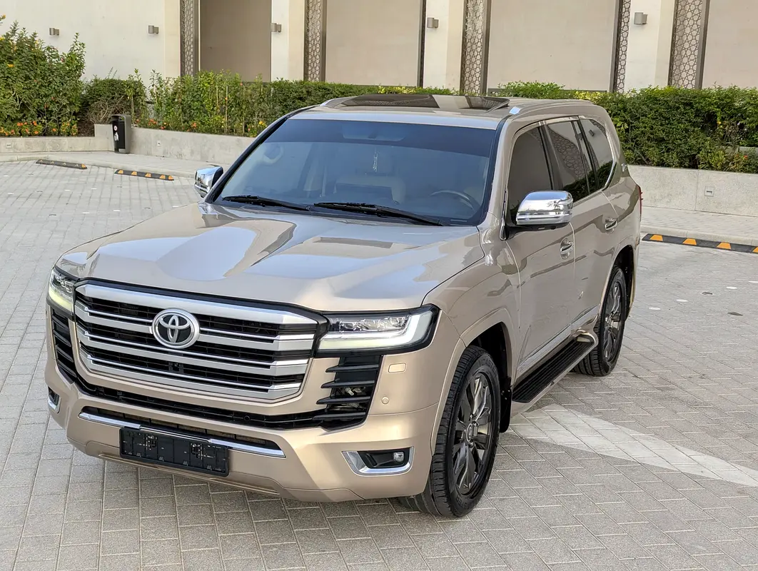 Toyota Land Cruiser 2011 — photo 1 of 18