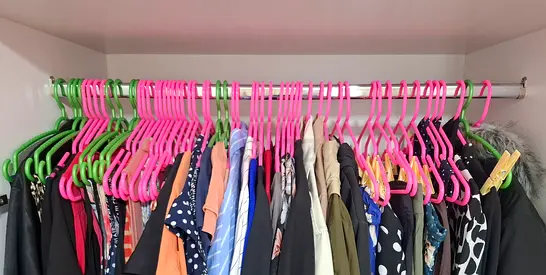 Clothing hangers (72)