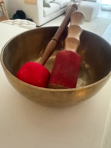 Selection of 3 Handcrafted Tibetan Singing Bowls with mallets. Beautiful sounds, perfect condition.