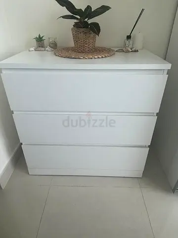 chest of drawers