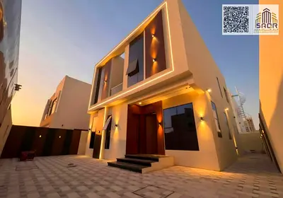 Modern villa, freehold, excellent location for living or investment.