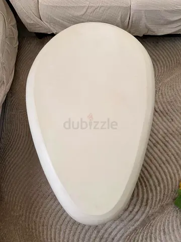 White modern teardrop coffee table (compact)