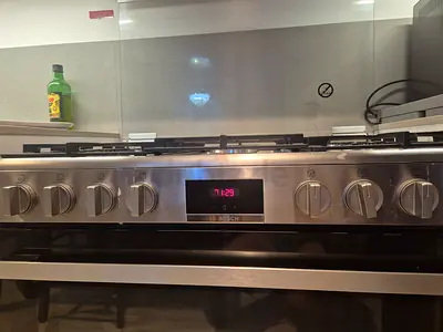 Bosch stainless steel 5-burner gas range with oven - good working condition 90 X 60
