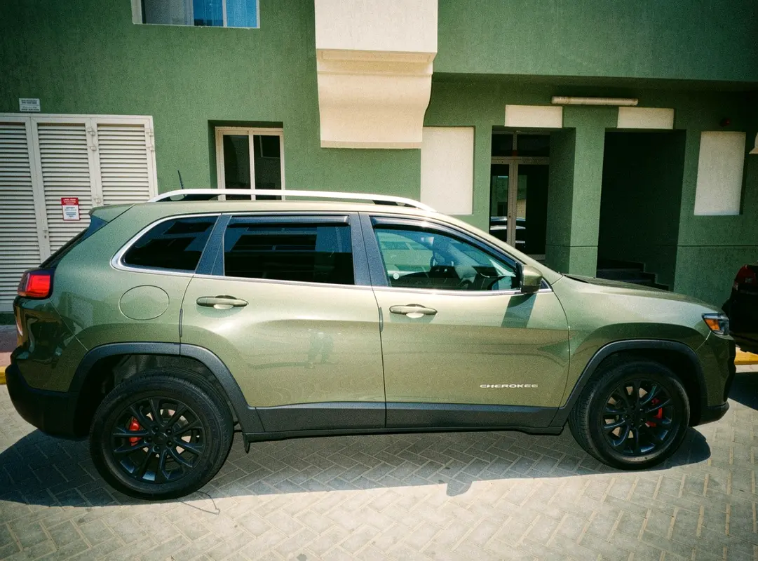 Jeep Cherokee 2019 — photo 1 of 12