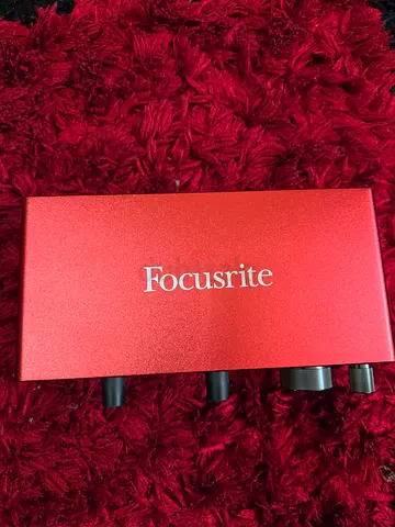 Focusrite Scarlett USB Audio Interface - Compact 2-in/2-out (Red)