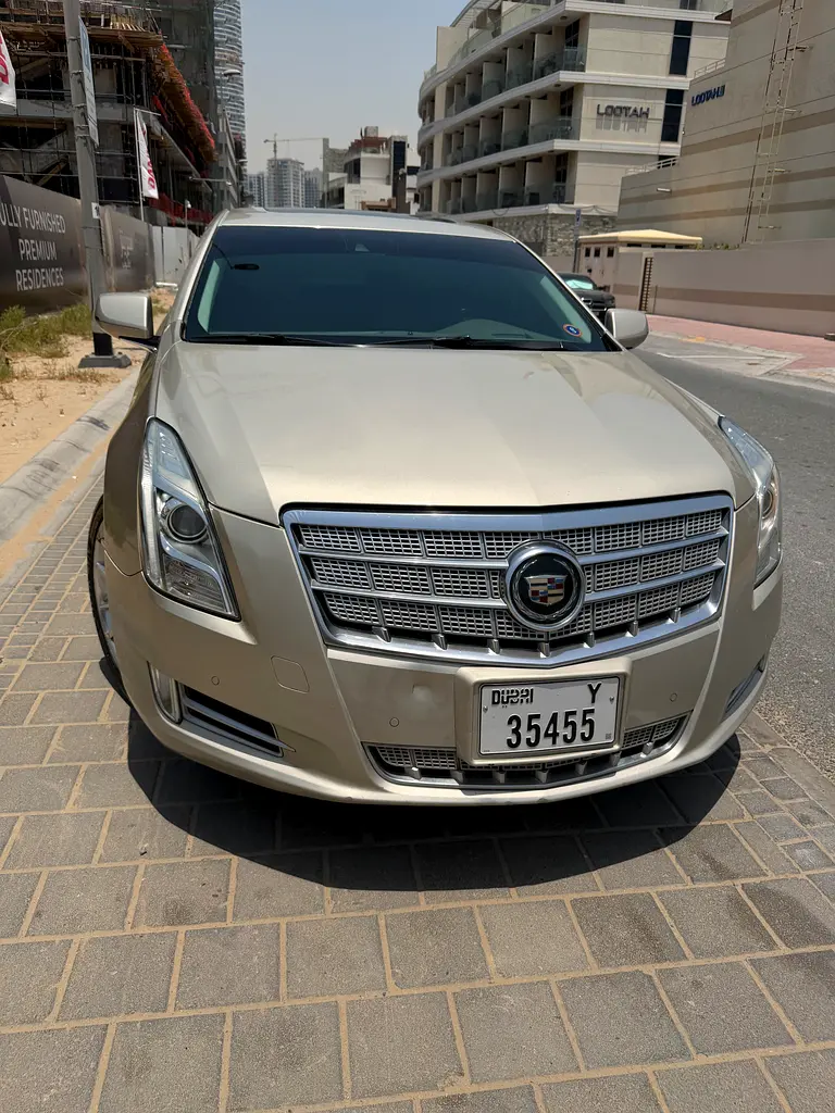 Cadillac XTS 2013 — photo 1 of 8