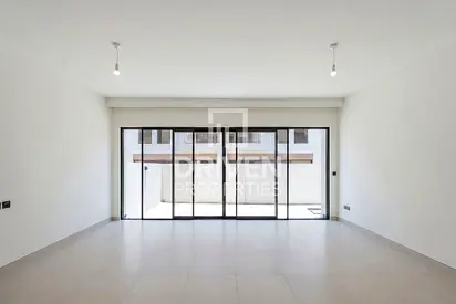Vacant | Bright Spacious Unit | Ideal Location