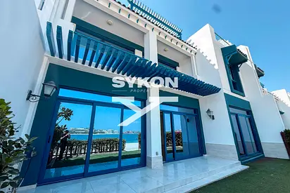 Beachfront Townhouse | Sea Views | Private Access