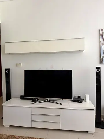 Samsung 43 Smart TV with Soundbar and White TV Unit - Good Condition
