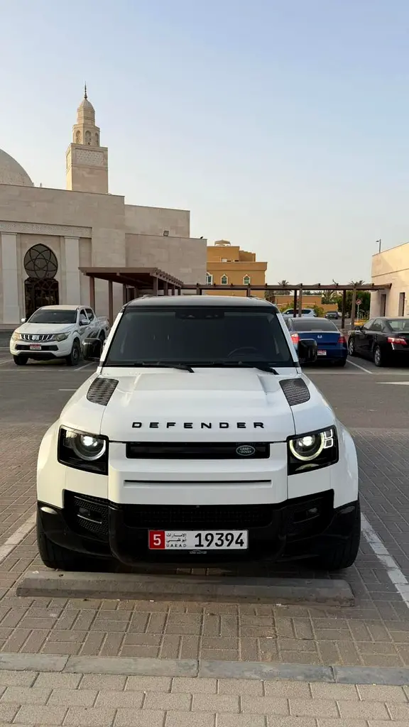 Land Rover Defender 2020 — photo 1 of 6