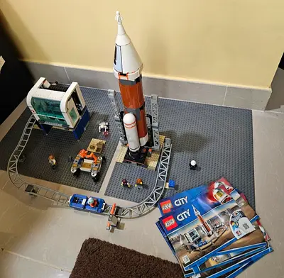 LEGO City 60228 Deep Space Rocket and Launch Control