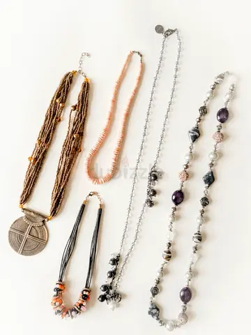 Fashion jewelry bundle in very good condition.