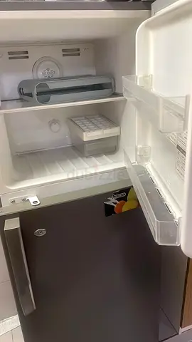 -refrigerator with freezer compartment - good condition
