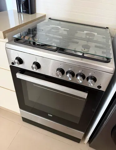 Beko 5 Burner Gas Cooker with Oven – Excellent Condition