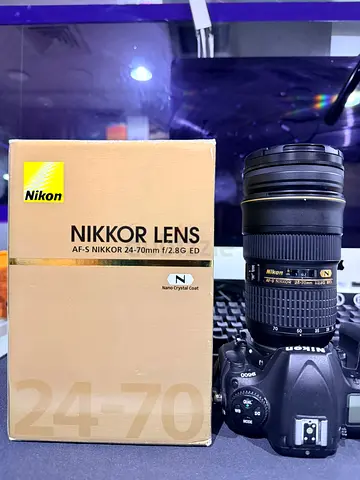 Nikon AF-S NIKKOR 24-70mm f/2.8G ED Lens (With Box, Lens case, Lens cap, with filter)