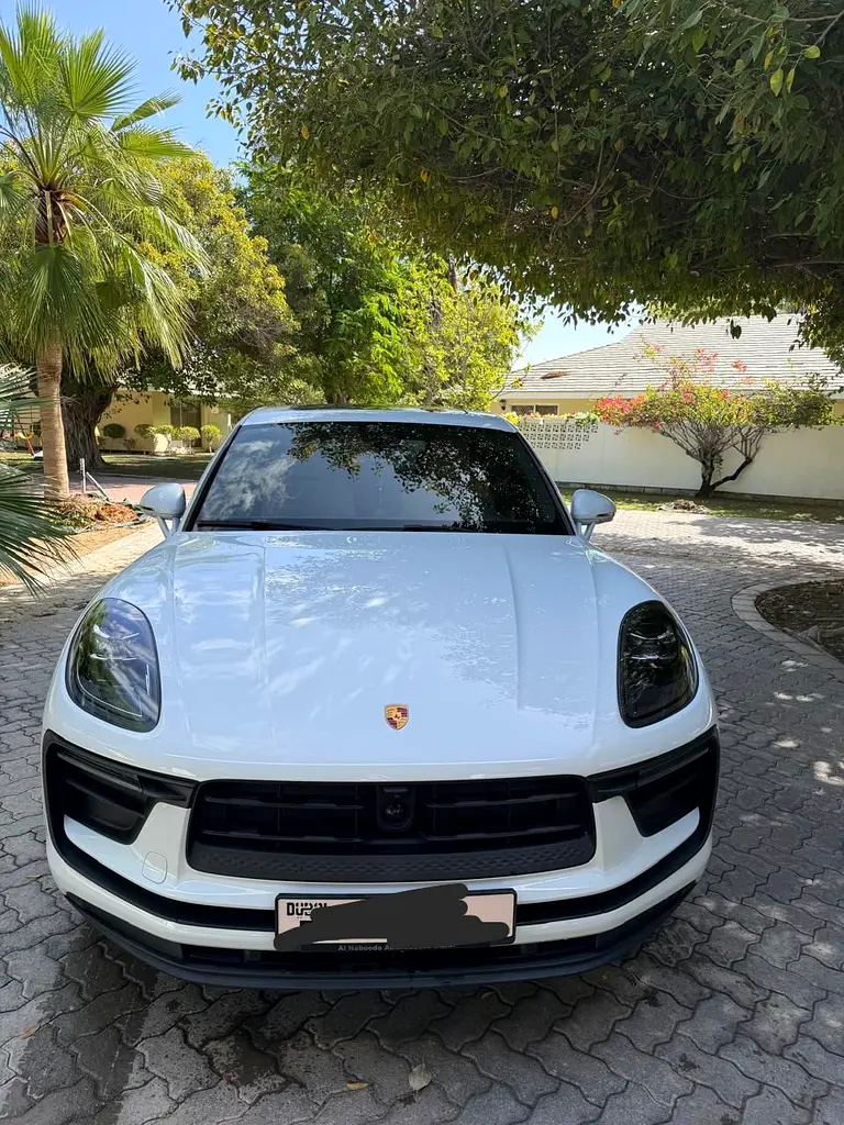 Porsche Macan 2023 — photo 1 of 4
