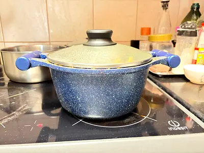 2 granite pots and pan