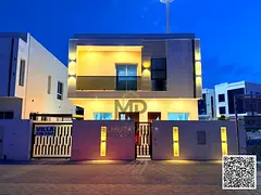 Villa directly from the owner, custom finishing, on a main street, close to all services, freehold
