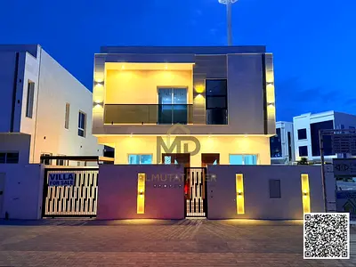Villa directly from the owner, custom finishing, on a main street, close to all services, freehold