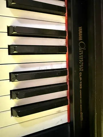 Yamaha Clavinova CLP-133 digital piano – needs light servicing