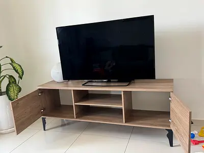 Light Oak TV Stand / Entertainment Unit with Storage (Good Condition)