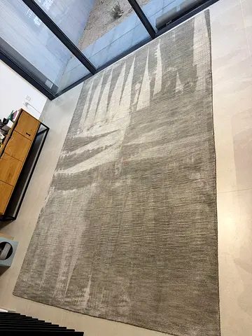 Large neutral grey ivory modern area rug - 1 month old - Perfect condition