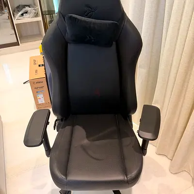 Arozzi 100% leather gaming seat