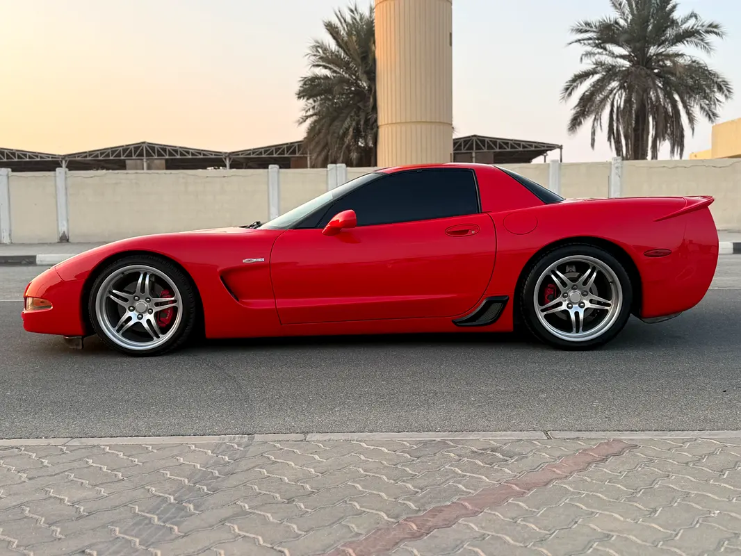 Chevrolet Corvette 2000 — photo 1 of 19