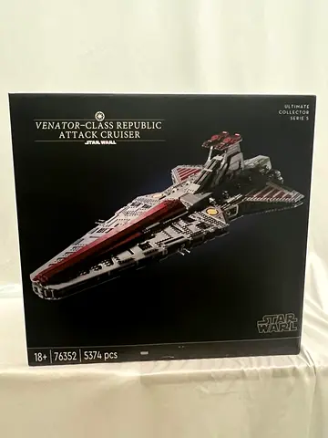 UCS Venator-Class Republic Attack Cruiser - 5,374pcs (1.1 Meters Long)