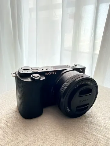 Sony Alpha Mirrorless Digital Camera ZVE10 with 16-50mm kit Lens