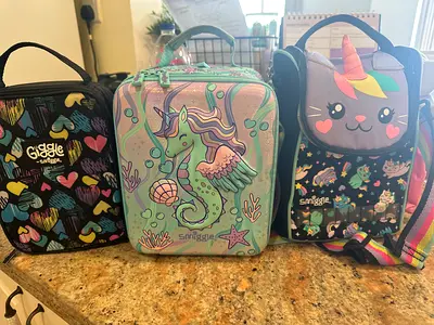 Set of 3 Kids Lunch Bags / Mini Backpacks (Smiggle  Giggle) - Unicorn  Cat Designs