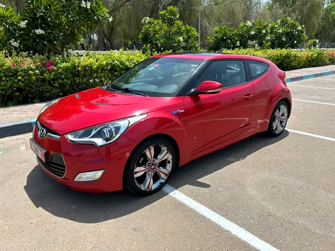 Hyundai Veloster 2012 — photo 1 of 8