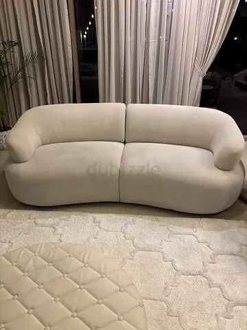 2 sofas from Al Huzaifa bought a year ago for 7k each. Selling price is 4k for both