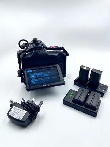Blackmagic Pocket Cinema Camera 6K Pro in excellent condition + Tilta Cage, 5 Batteries + 2 chargers