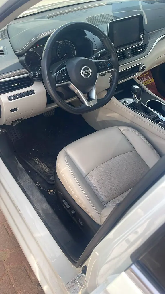Nissan Altima 2022 — photo 1 of 5