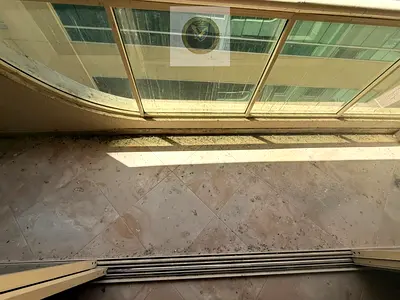 بلكون وخزائن مساحه كبيرة