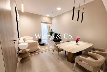 Flexible Cheques | Pool View | Furnished