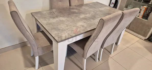 Dinning table with 4 chairs
