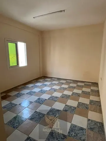 أرخص إستديو نظييف للايجار السنوي بالشارقه الناصريه مساحه مناسبه لاسره صغيره موقع ممتاز بالقرب من مستشفى زليخه