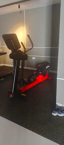 Life Fitness Integrity Cross trainer with C Console