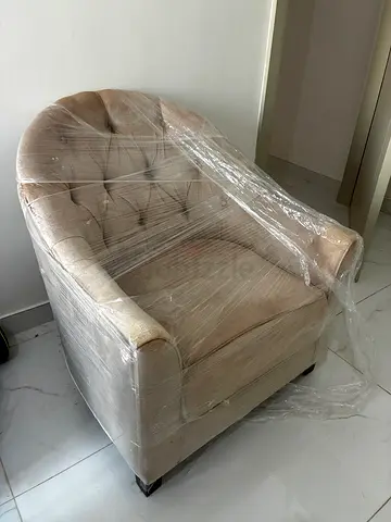 Beige tufted single armchair - good condition