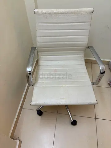 Free chair needs to pick up before 29 May location Quasis dubai.